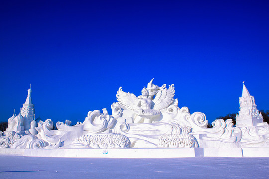 藍天下的雪雕