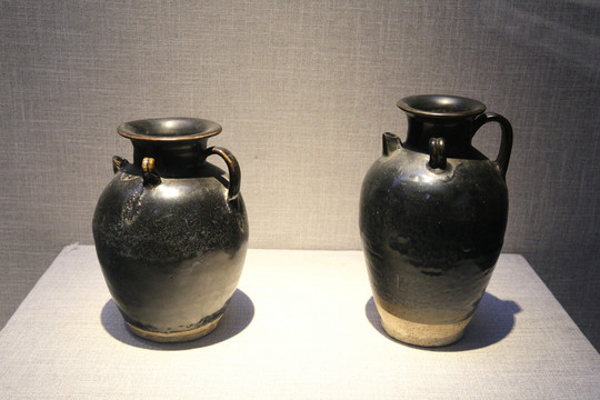 黑釉雙系注子