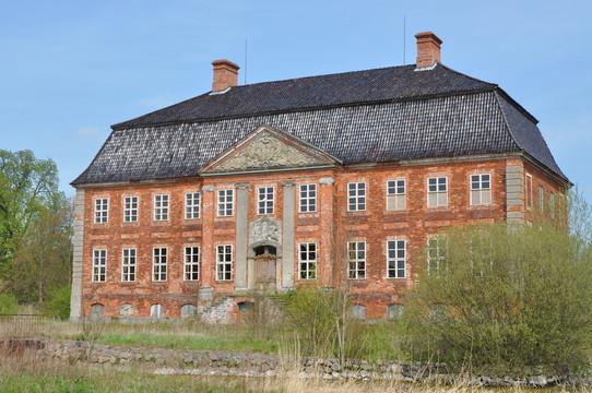 在mecklenburg-vorpommern的leerstehendes herrenhaus