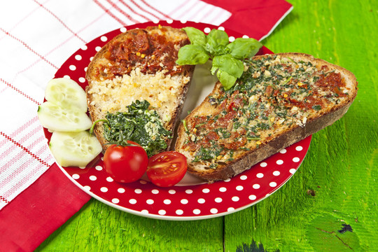 與pesto的bruschetta