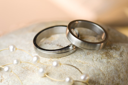 銀的結(jié)婚戒指