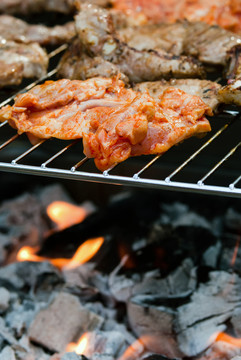 烤架上的肉