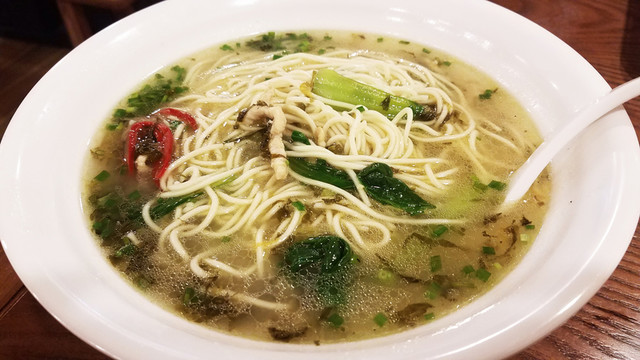 雪菜肉絲面條