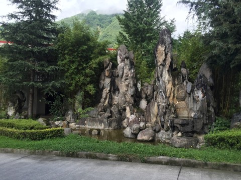 假山石