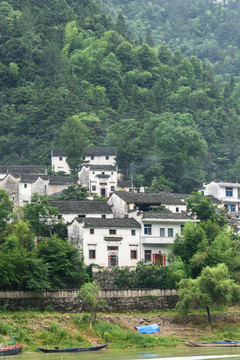 兩岸民居