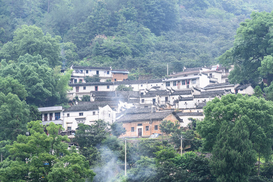 兩岸民居
