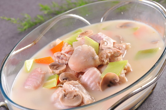 濃湯白鮰魚