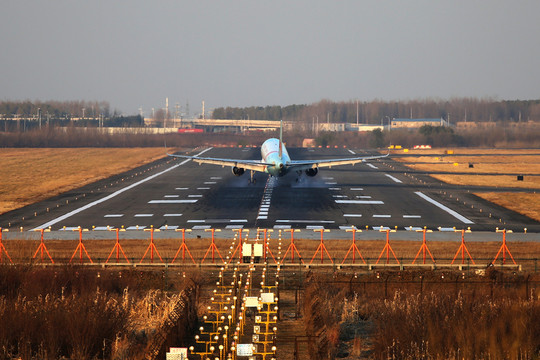 長龍航空 飛機降落