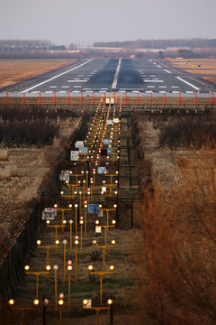 飛機(jī)跑道 機(jī)場(chǎng)跑道
