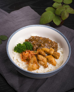 辣肉雞塊飯