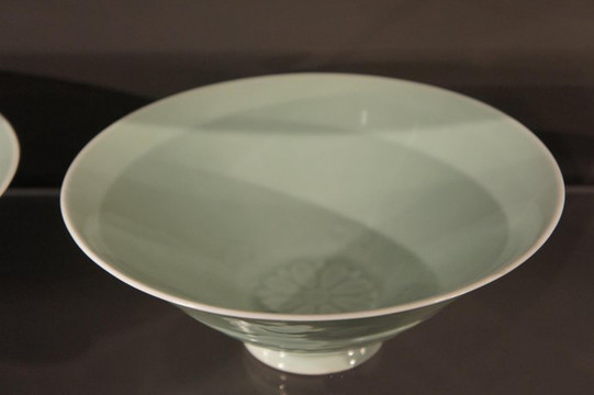 清雍正瓷器豆青釉斗笠碗