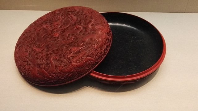 省博藏品脫胎漆器文房剔漆香盒