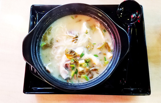 魚肉米線