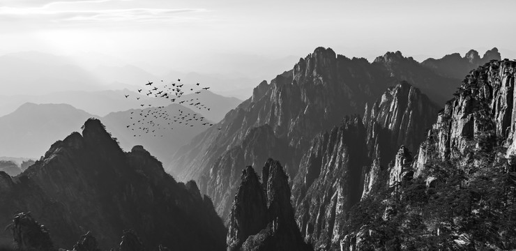 水墨山巒
