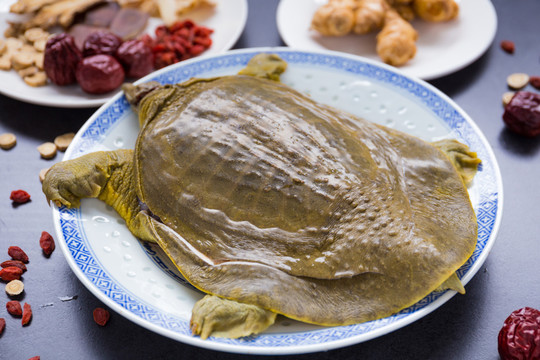 水魚煲雞