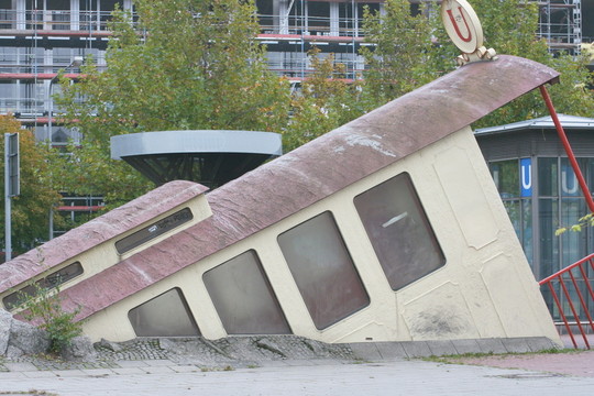 地下的