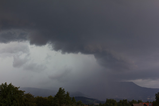 暴風雨