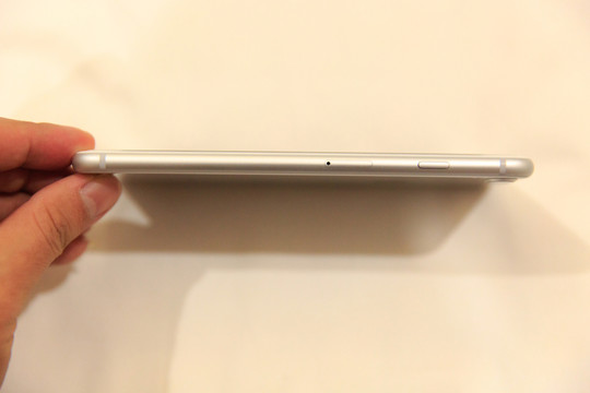 智能手機 銀色 側面