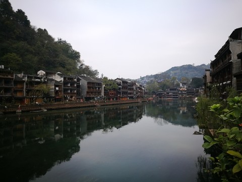 鳳凰古鎮(zhèn)沱江風光