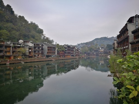鳳凰古鎮(zhèn)沱江風(fēng)光
