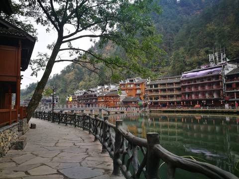 鳳凰古城沱江風光