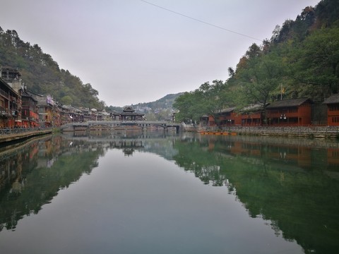鳳凰古城沱江風光
