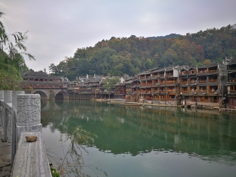 鳳凰古城沱江風光