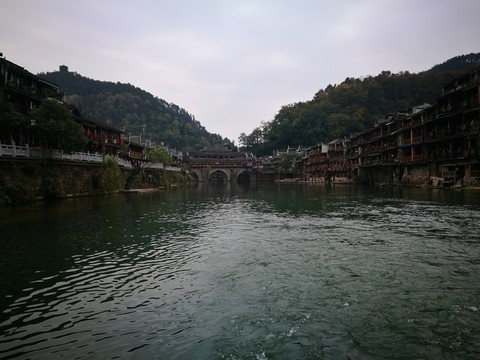 鳳凰古城沱江風光