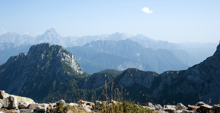 山和巖石