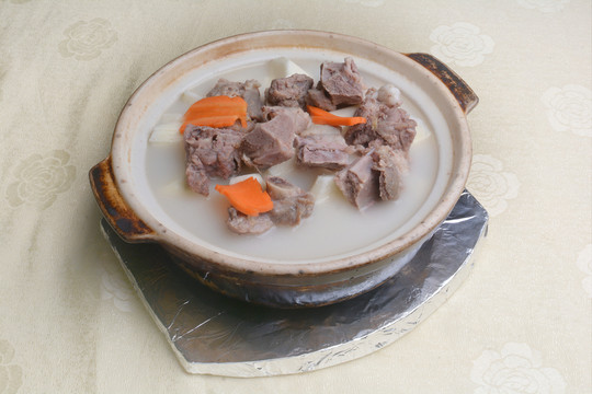 淮山咸骨煲