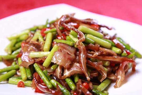 小炒臘耳尖