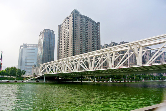進(jìn)步橋