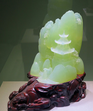 岫巖玉雕件