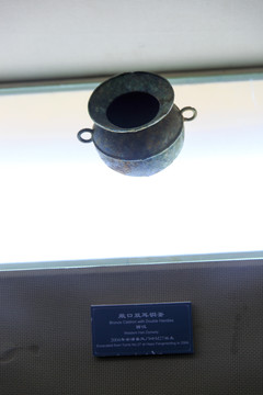 合浦漢代博物館 敞口雙耳銅釜
