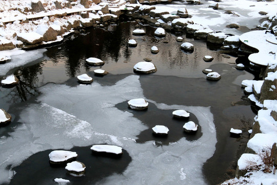 雪后的湖泊