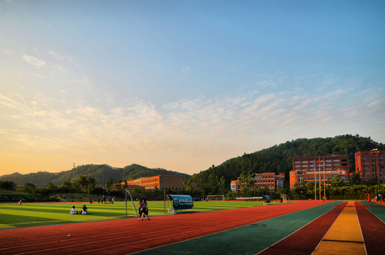 大學(xué)運動場