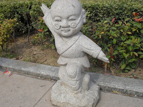 帶眼鏡的小和尚