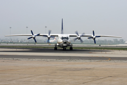 郵政航空 國產(chǎn) 運(yùn)八飛機(jī)