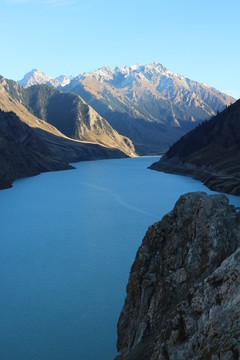 藍(lán)藍(lán)的高山綠湖