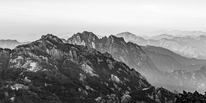 水墨遠(yuǎn)山