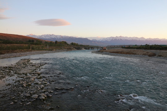 暮色 河水