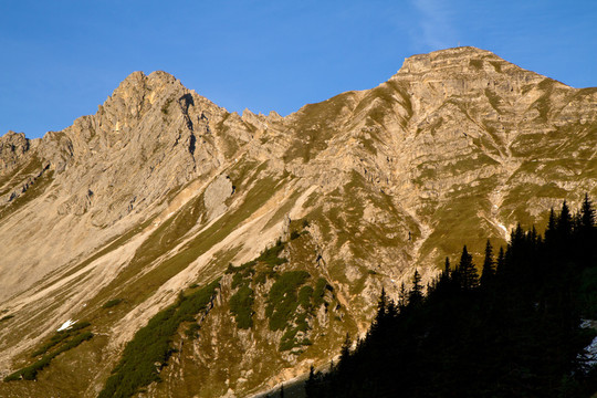 在阿爾卑斯山徒步旅行的山，巴伐利亞