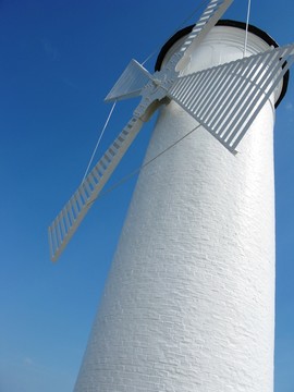 歷史的燈塔在swinoujscie