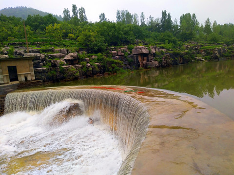 堤壩 小河