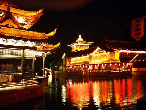 魯鎮(zhèn)水鄉(xiāng)古鎮(zhèn)夜景