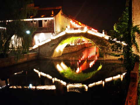 魯鎮(zhèn)水鄉(xiāng)古鎮(zhèn)夜景