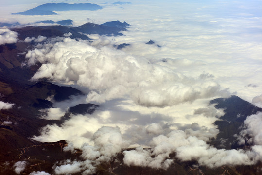 航拍 山峰 云海