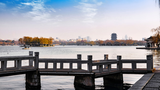 大明湖風(fēng)光