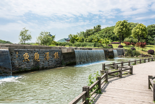 珍珠泉風(fēng)景區(qū)銀瀑觀魚