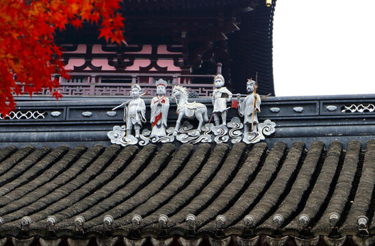 寒山寺屋頂雕塑